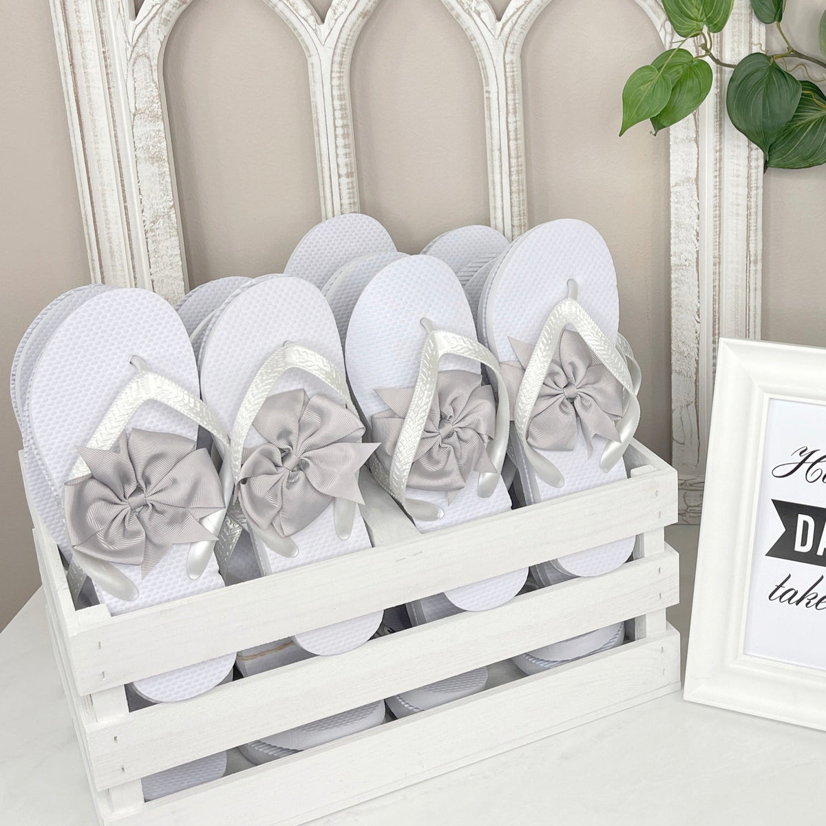 Handle Crate Bulk Flip Flops & Bows Bundle (20 Pairs)