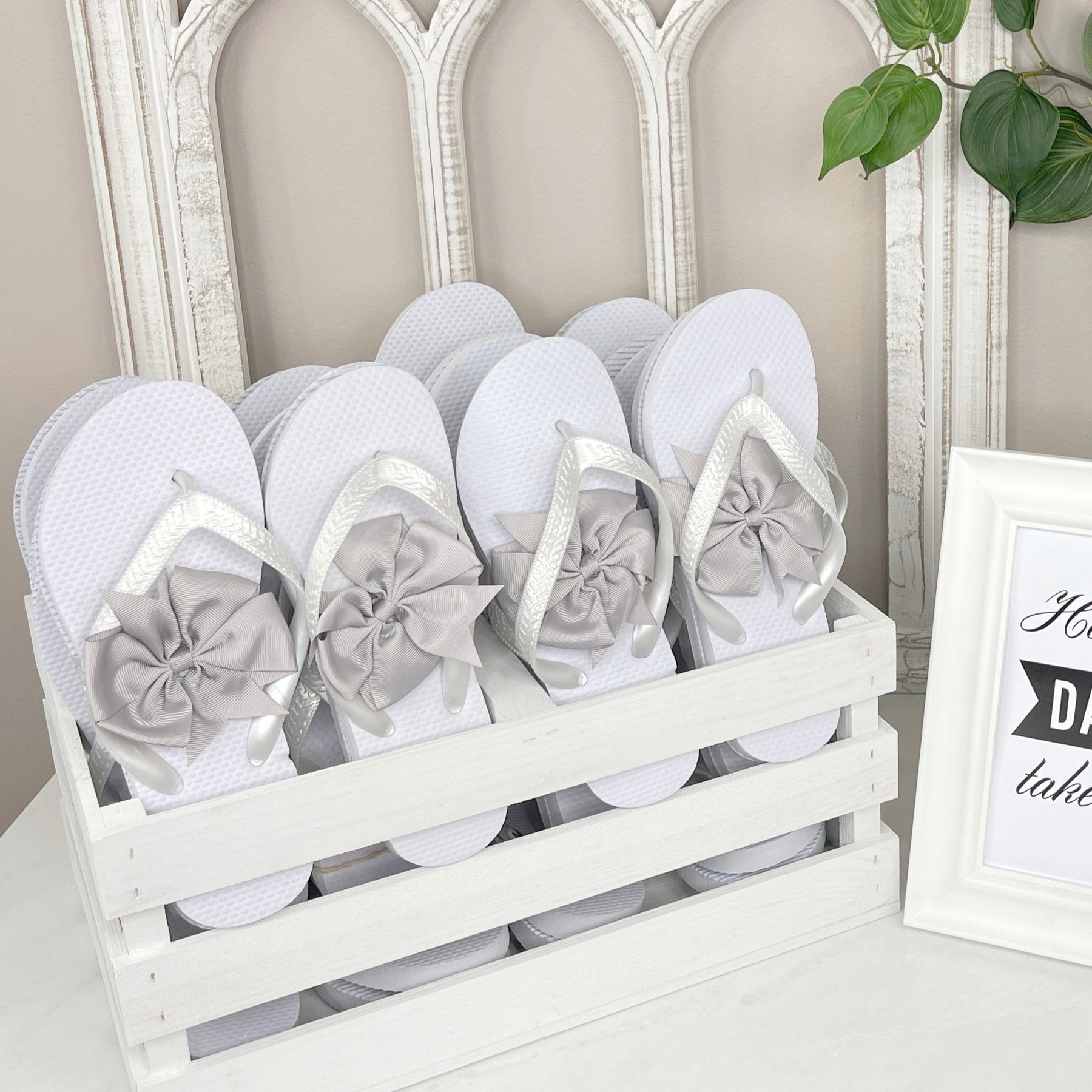 Handle Crate Bulk Flip Flops & Bows Bundle (20 Pairs)