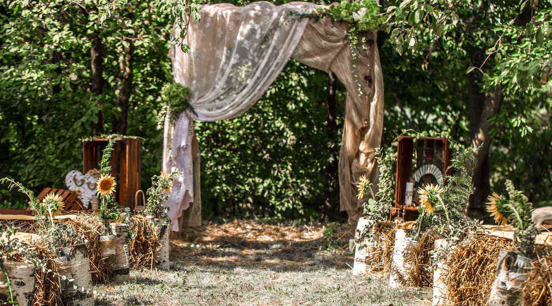 5 Inspiring Ideas for Your Backyard Boho Wedding