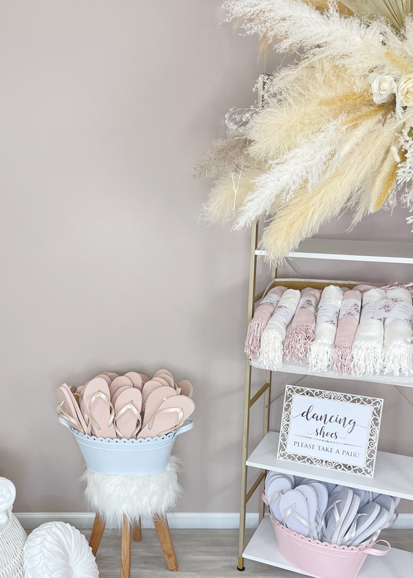 Beach wedding flip flops for guests on sale